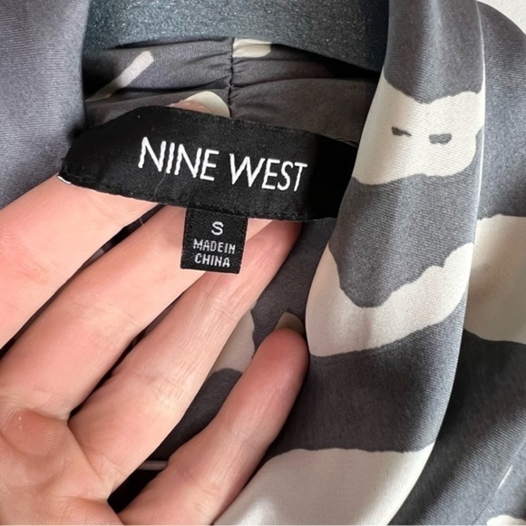 NINE WEST Women's size small Charmeuse Pattern Bow Blouse Grey White Floral - Picture 3 of 8
